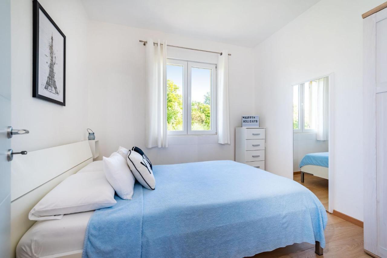 Apartment Maia Lena For Family 야세니스 외부 사진