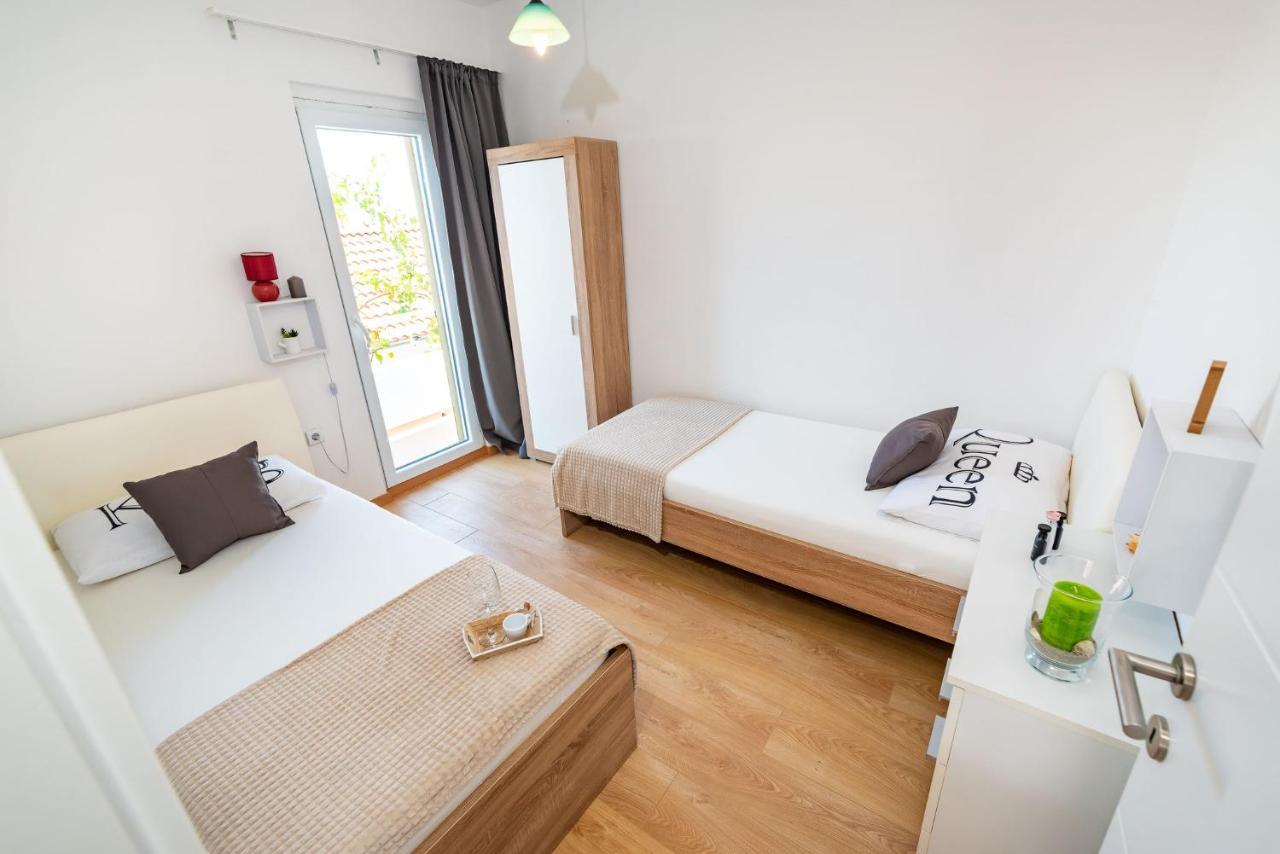 Apartment Maia Lena For Family 야세니스 외부 사진