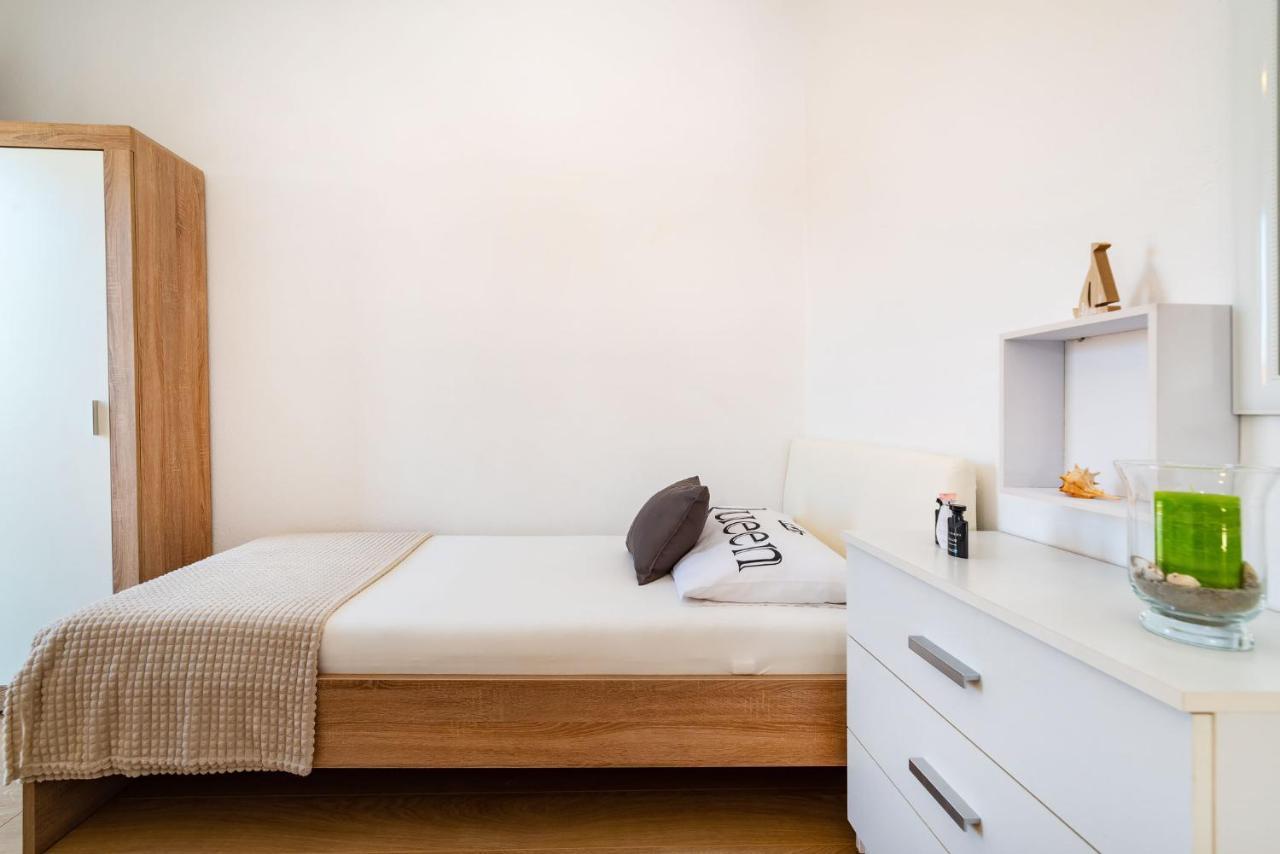 Apartment Maia Lena For Family 야세니스 외부 사진