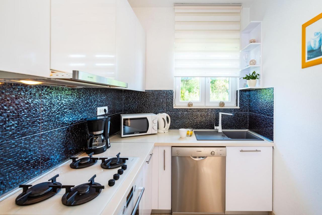 Apartment Maia Lena For Family 야세니스 외부 사진