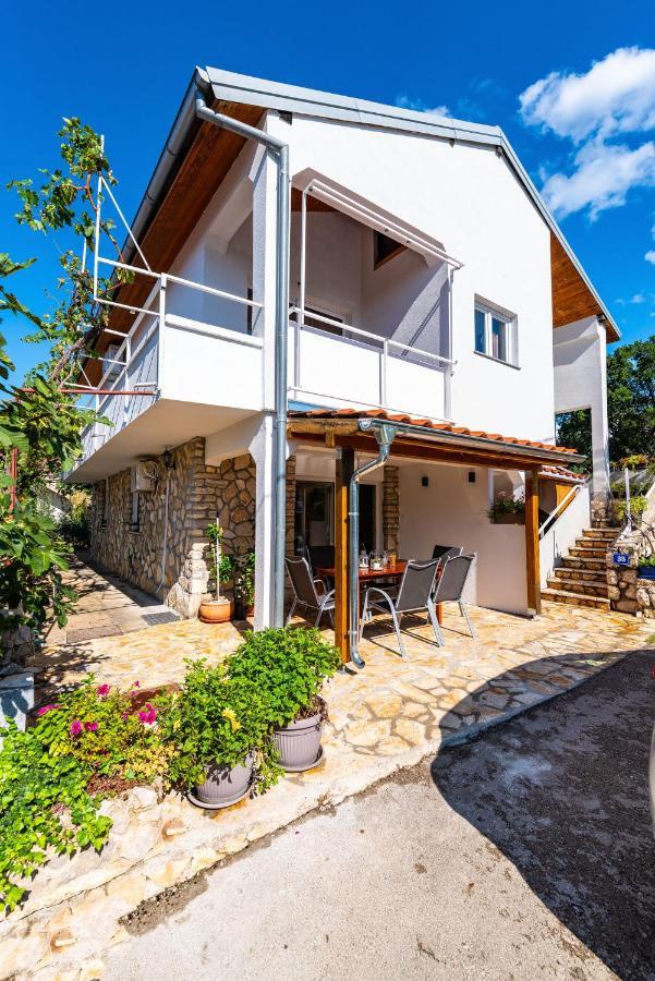 Apartment Maia Lena For Family 야세니스 외부 사진